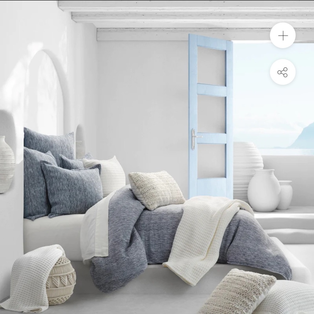 J QUEEN WHITE SAND BLUE BAY DUVET AND SHAMS.